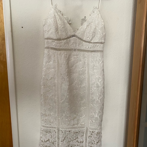 White lace dress (Revolve- Bardot) - Picture 4 of 6